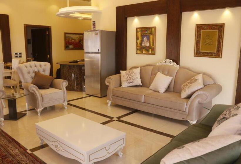 سوئیت با تخت بزرگ, Bissau Royal