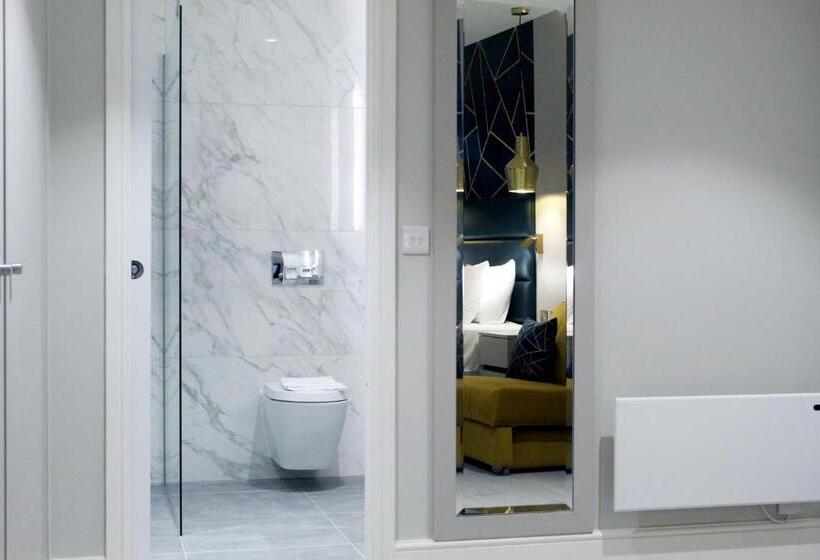 ファミリーステューディオ, Nox Waterloo