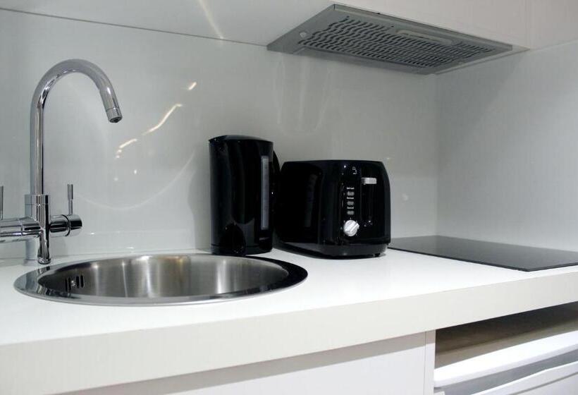 ファミリーステューディオ, Nox Waterloo