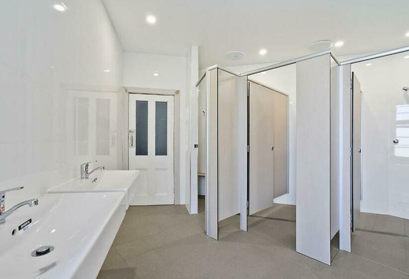 חדר סטנדרט לשלושה עם חדר אמבטיה משוף, Imperial Hotel Singleton