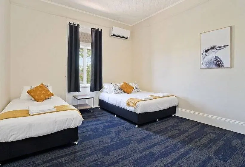 Habitació Triple Estàndard Bany Compartit, Imperial Hotel Singleton