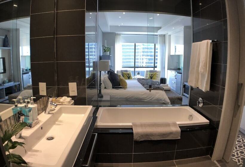 Студия Deluxe, Sandton Skye Suite 604