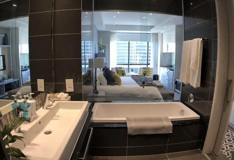 デラックススタジオ, Sandton Skye