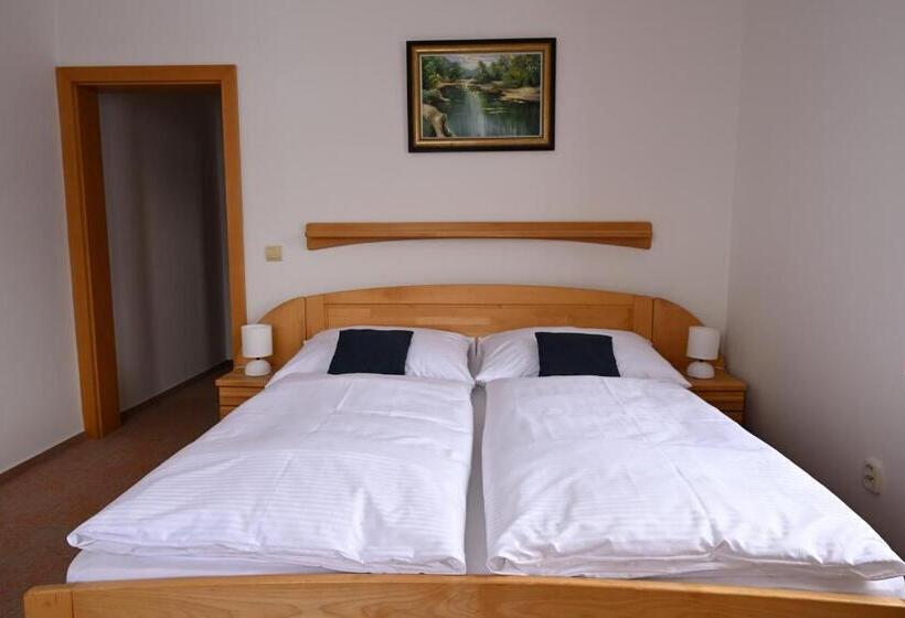 Номер Стандарт Вид на Горы, Euforia