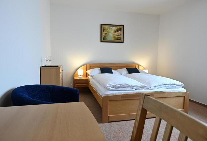 Номер Стандарт Трехместный, Euforia