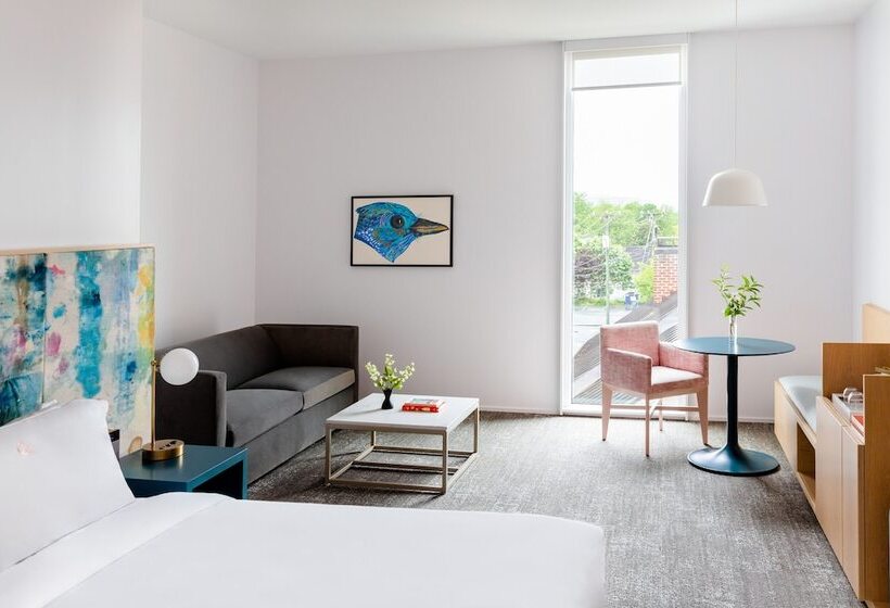 디럭스 룸, The Doyle