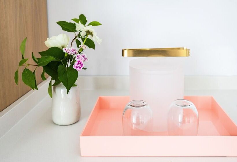 디럭스 룸, The Doyle