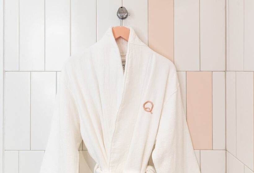 디럭스 룸, The Doyle