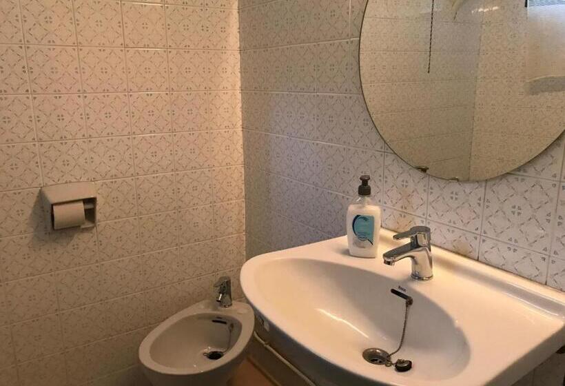 חדר סטנדרד יחיד חדר אמבטיה משותף, Hostal Casiano Camarasa