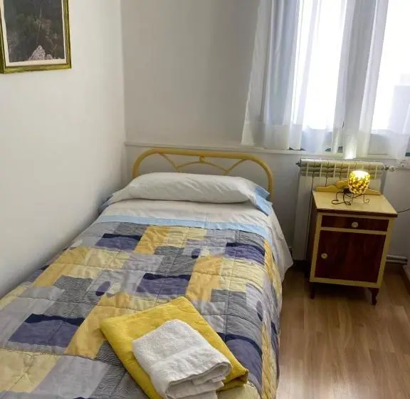 バスルーム共有のシングルスタンダード, Hostal Casiano Camarasa