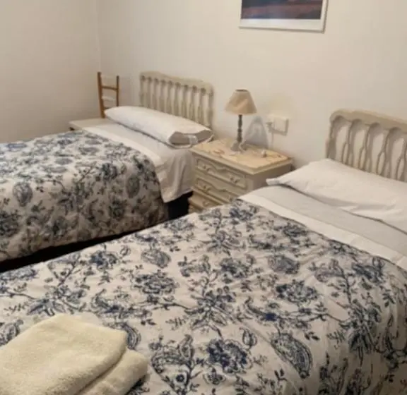 バス共有のスタンダードルーム, Hostal Casiano Camarasa