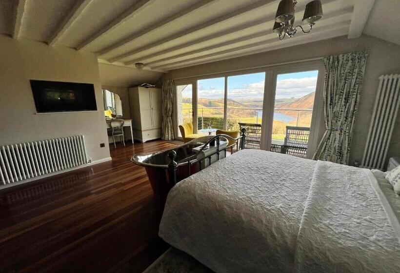 带大床的标准间, Ty Capel