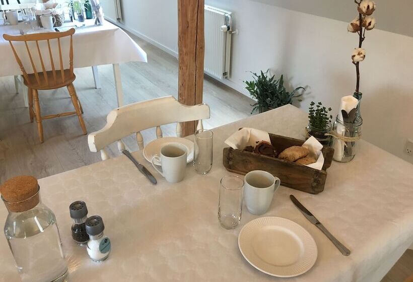 חדר משפחתי, Hos Mette