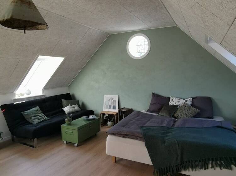 חדר משפחתי, Hos Mette