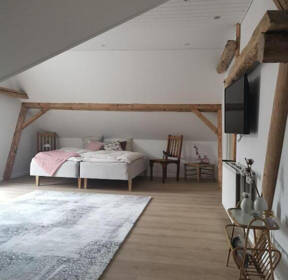 חדר לארבעה סטנדרטי עם מרפסת, Hos Mette