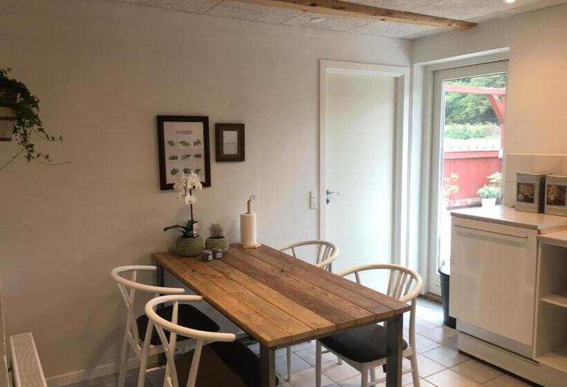 חדר לארבעה סטנדרטי עם מרפסת, Hos Mette