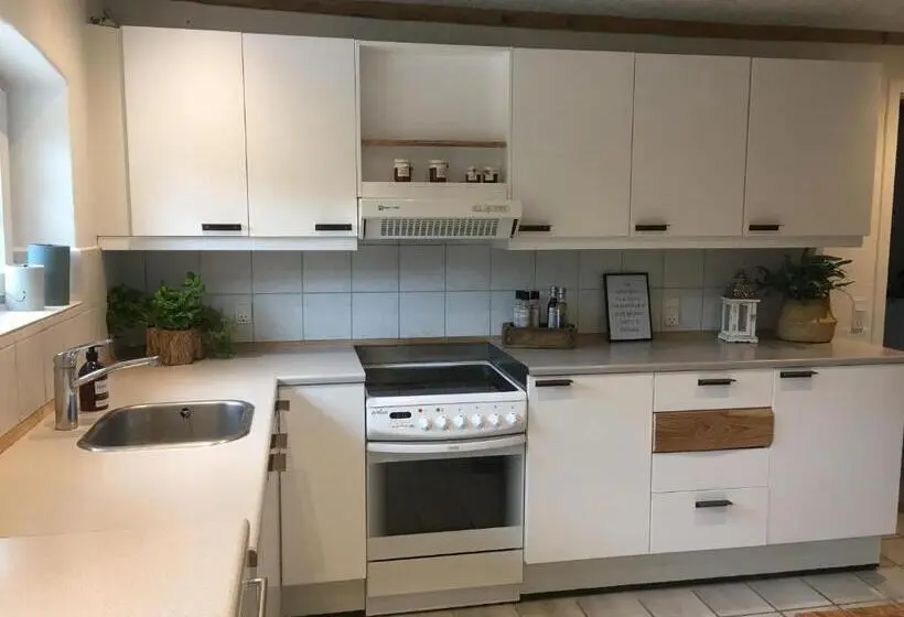 ファミリールーム, Hos Mette