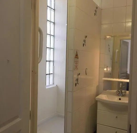 スタンダード４人部屋, Auberge Riva Bella