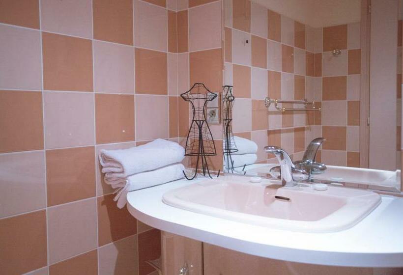 חדר משפחתי נוף להרים, Le Bonheur Dans Le Pre