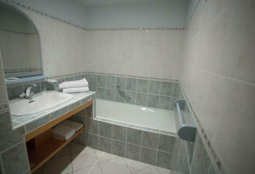 חדר סופריור, Le Bonheur Dans Le Pre