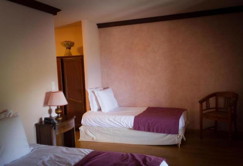 חדר סטנדרט לשלושה, Le Bonheur Dans Le Pre