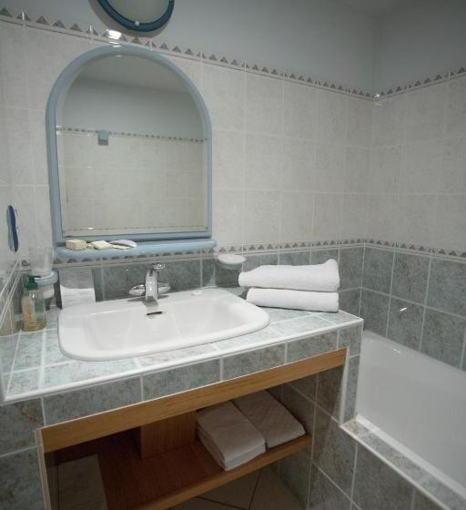 חדר סופריור, Le Bonheur Dans Le Pre