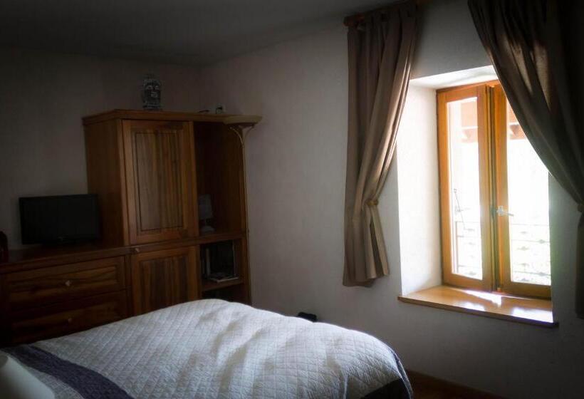 חדר סטנדרט לשלושה, Le Bonheur Dans Le Pre