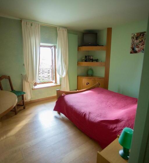 חדר סופריור, Le Bonheur Dans Le Pre