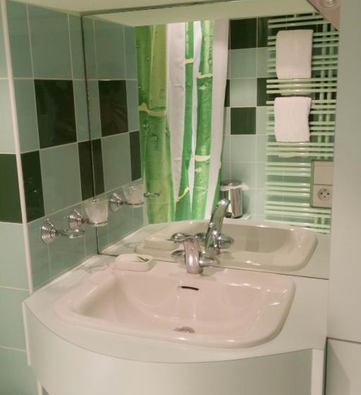 חדר סופריור, Le Bonheur Dans Le Pre