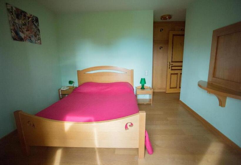 חדר סופריור, Le Bonheur Dans Le Pre