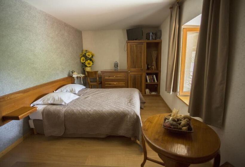 חדר סטנדרט לשלושה, Le Bonheur Dans Le Pre