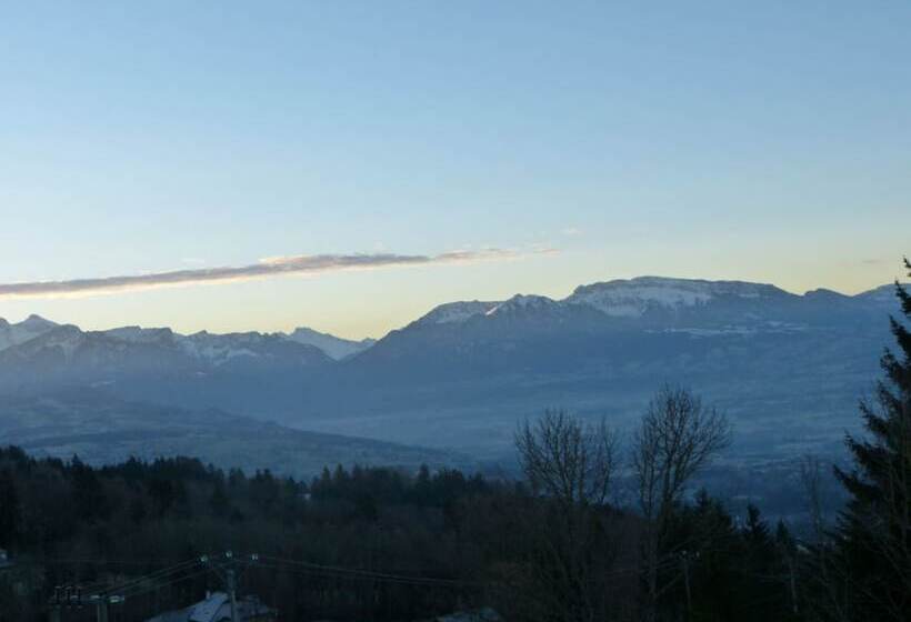 חדר סטנדרט לשלושה, Le Bonheur Dans Le Pre