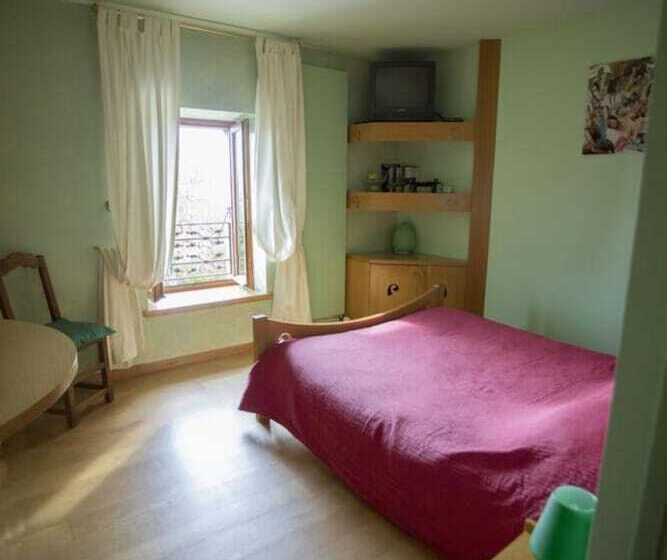 חדר סופריור, Le Bonheur Dans Le Pre