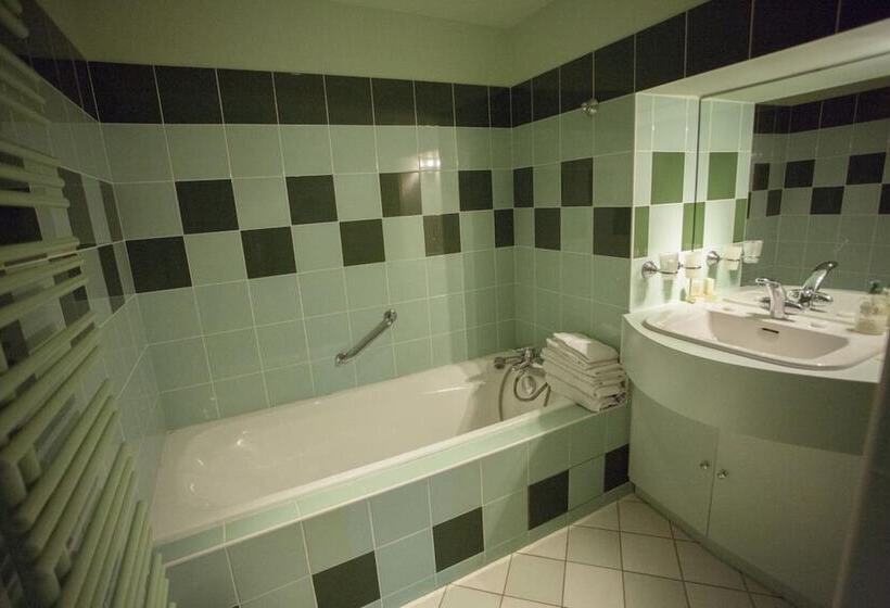 חדר סופריור, Le Bonheur Dans Le Pre