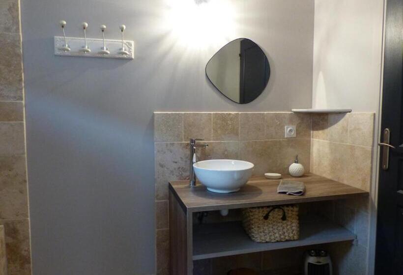 Номер Deluxe, La Fontaine De Rocoule