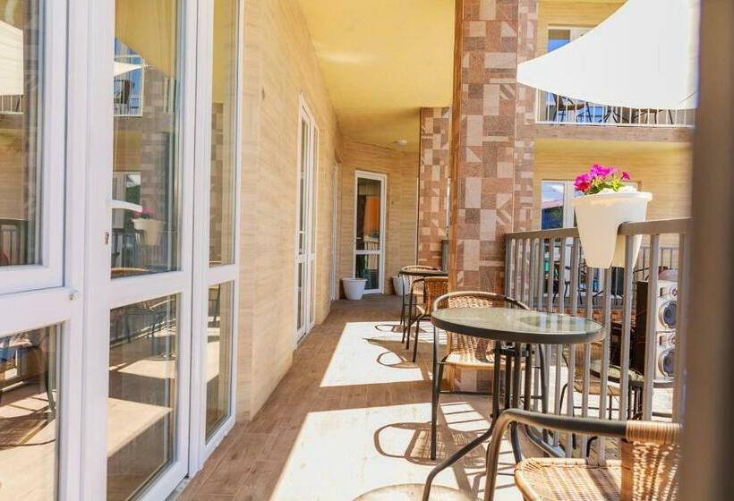 اتاق استاندارد با چشمانداز استخر, Villa Shell