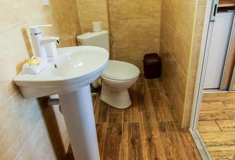 Standard Trippelrum Poolutsikt, Villa Shell