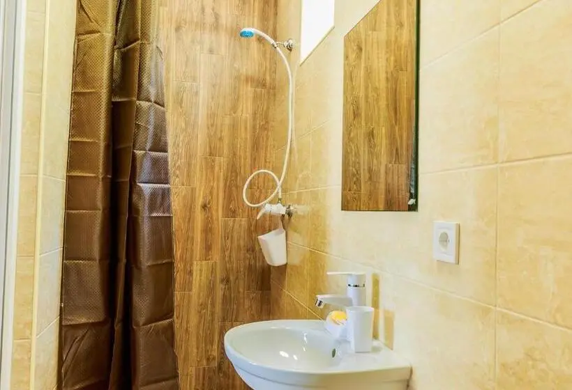 Standard Trippelrum Poolutsikt, Villa Shell