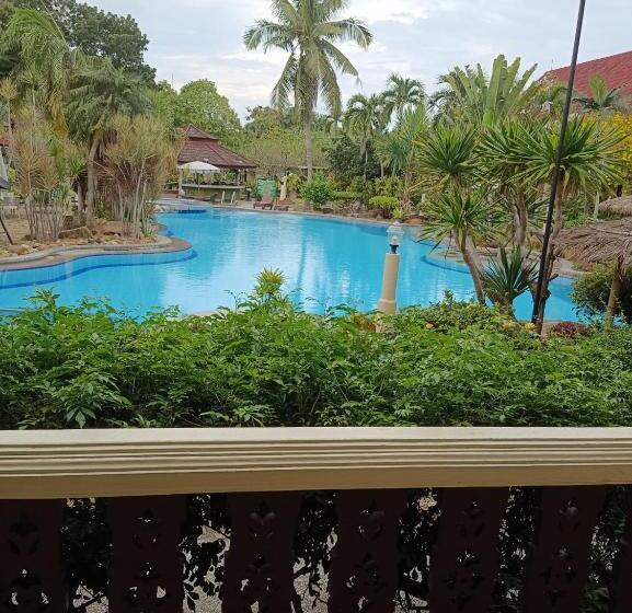 غرفة قياسية مطلّة علي حمام السباحة, Ban Nam Mao Resort