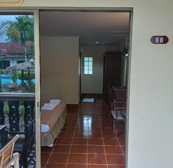 غرفة قياسية مطلّة علي حمام السباحة, Ban Nam Mao Resort