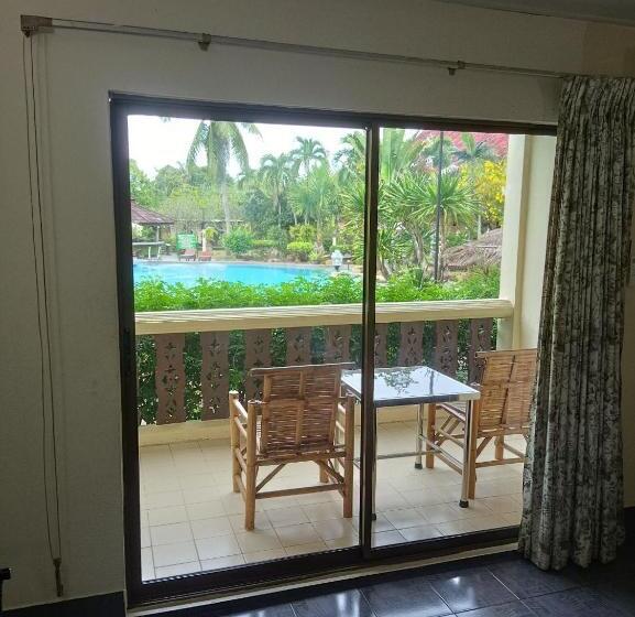 غرفة قياسية مطلّة علي حمام السباحة, Ban Nam Mao Resort