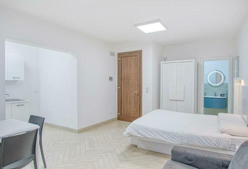 バルコニー付きデラックスルーム, Ideal Rooms