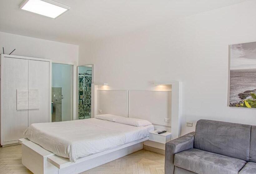 اتاق لوکس با بالکن, Ideal Rooms
