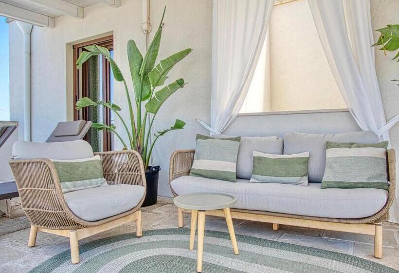 سوییت با چشم‌انداز دریا, Ideal Rooms