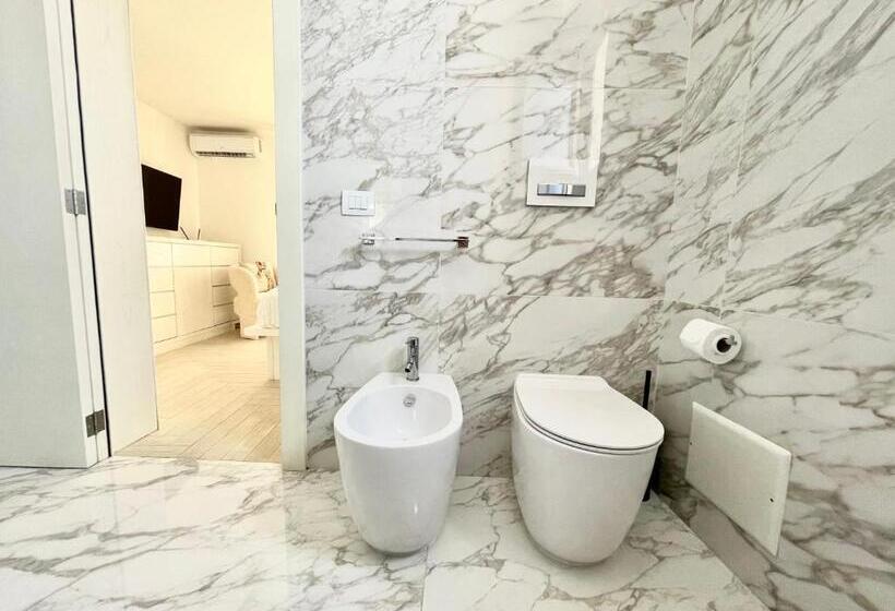 سوییت با چشم‌انداز دریا, Ideal Rooms