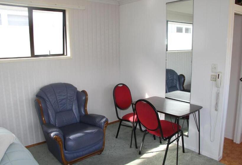 스탠다드 스튜디오, Taihape Motels