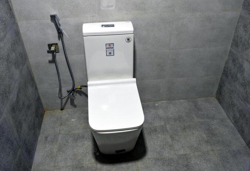 Трехместный Номер Deluxe, Monarch Residence