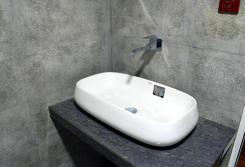 חדר דלוקס לשלושה, Monarch Residence