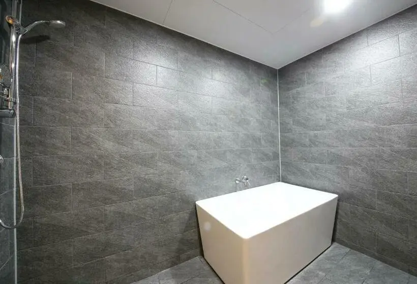 スイート, Suncheon Hound Hotel Suncheon Station Branch