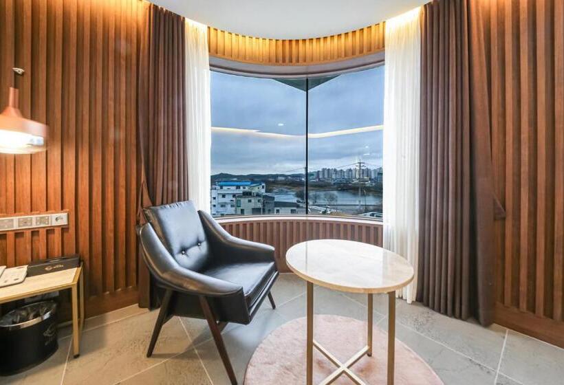 Люкс Вид на Реку, Suncheon Hound Hotel Suncheon Station Branch